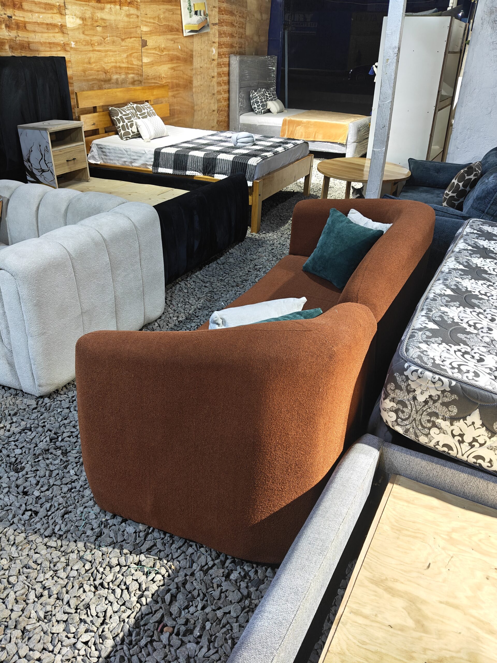 Spacious 3-seater curved sofa with high-density foam cushions